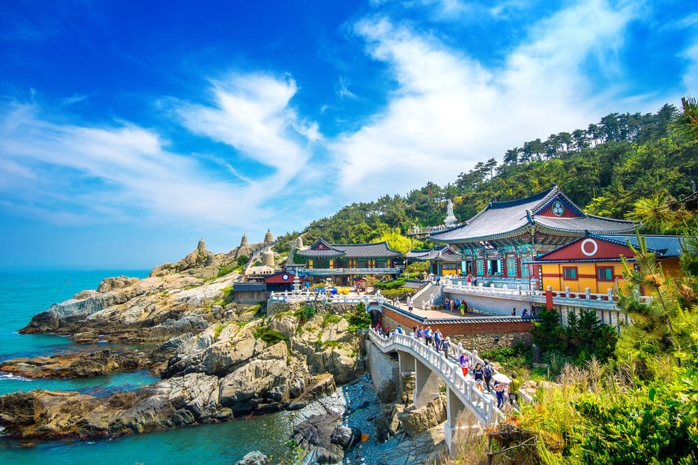 Le temple bouddhiste Haedong Yonggungsa, au bord de la mer Haeundae, à Busan ©Shutterstock