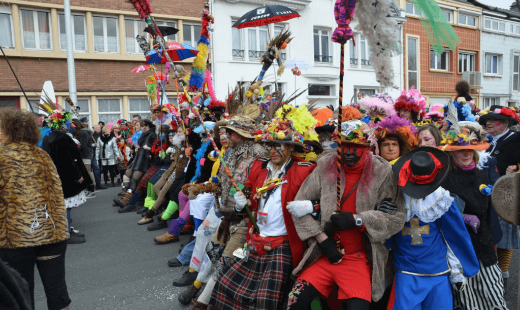 Découvrez des déguisements improbables durant le carnaval de Dunkerque ©Rove.me