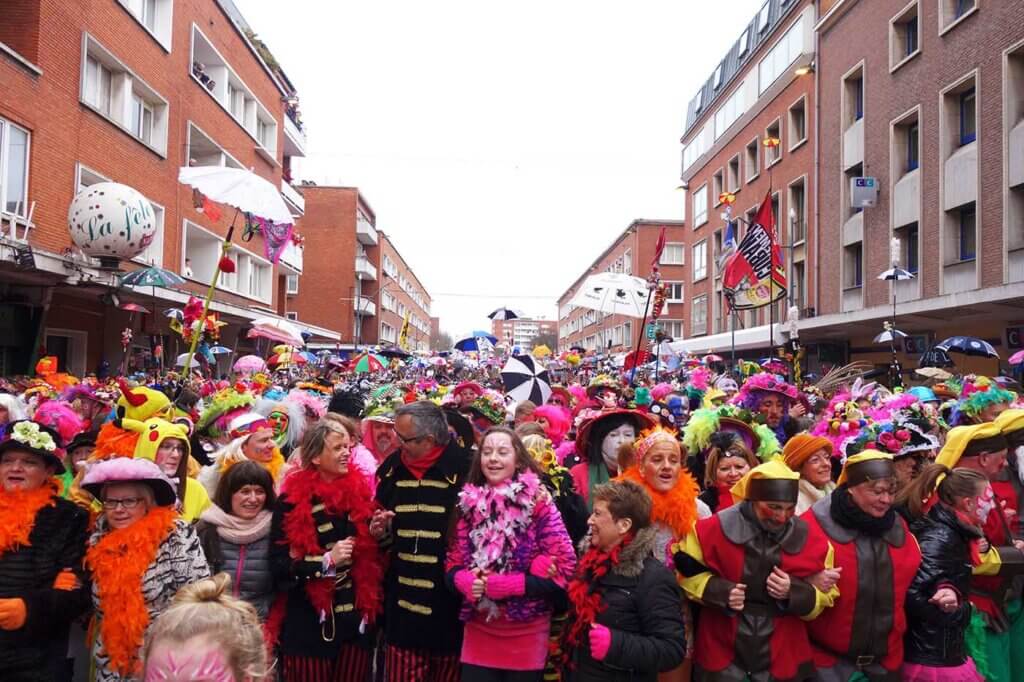 Le Carnaval de Dunkerque, une traduction haute en couleurs ©Hop en route