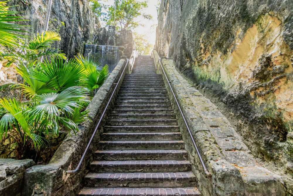 Queen’s Staircase et ses 66 marches a été creusé à la main dans la roche ©Shutterstock