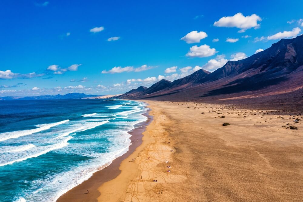 La magnifique et immense plage de la Cofete à Fuerteventura ©Shutterstock