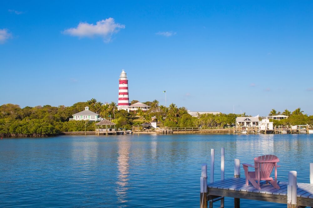 Le phare de Elbow Reef, le dernier phare du monde brûlé au kérosène sur l'archipel des Abacos ©Shutterstock