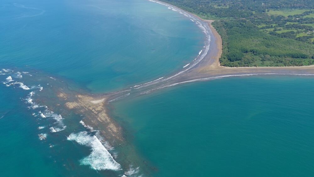 La formation naturelle de sable de queue de baleine de la Réserve marine de Marino Ballena ©Shutterstock