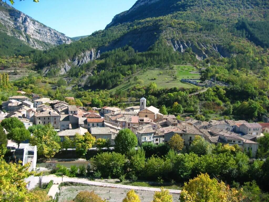 Rémuzat, placé entre les montagnes des Alpes et de Provence ©Facebook - Mairie de Rémuzat