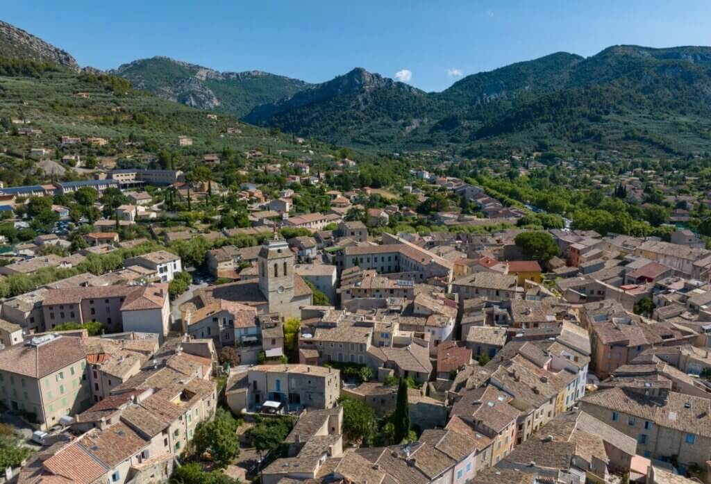 Buis-les-Baronnies la cité médiévale de la Drôme Provençale ©Drôme provençale