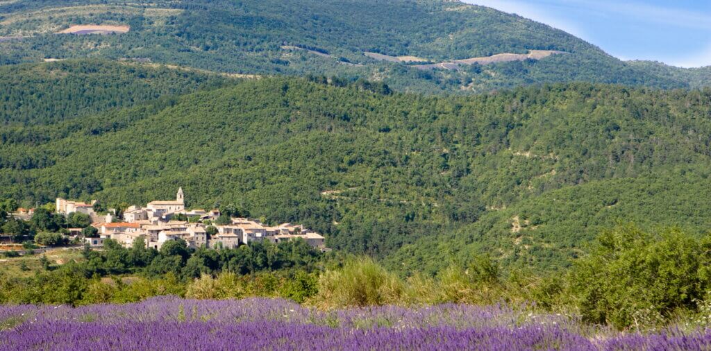 Découvrir des villages provinciaux cachés ©Drôme c'est ma nature