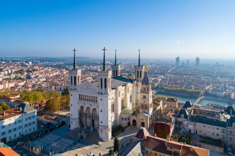 Visiter Lyon et la Basilique Notre-Dame de Fourvière ©Adobe Stock