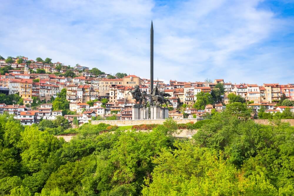 Le monument de la dynastie Asen, trônant à Veliko Tarnovo  en Bulgarie ©Shutterstock
