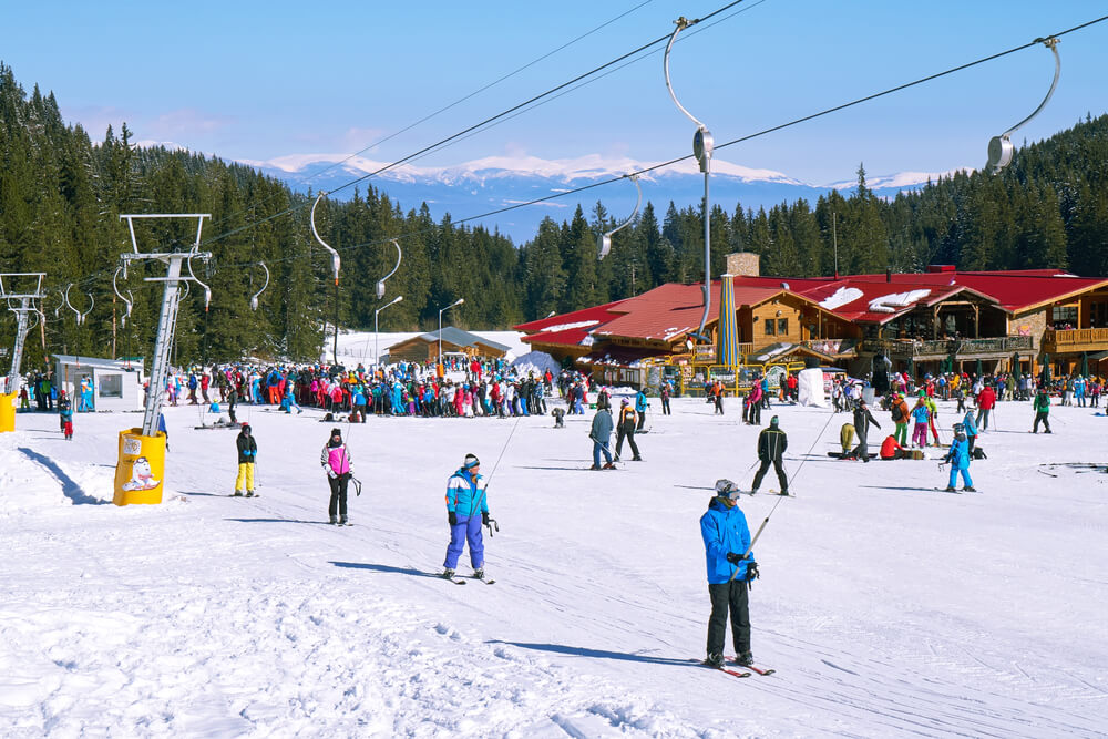 La station de ski de Bansko, un endroit idéal pour profiter d’un week-end à la neige en Bulgarie ©Shutterstock