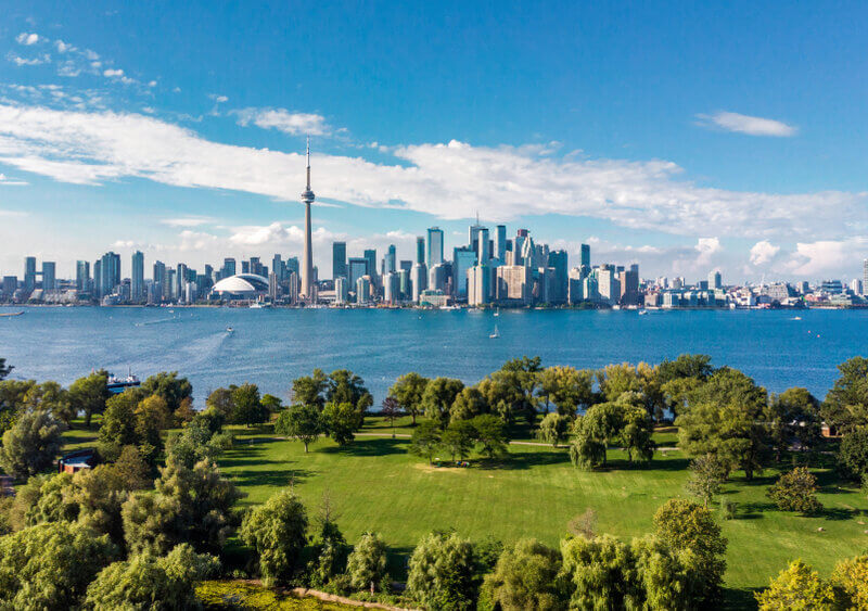 Le Lac Ontario et la ville de Toronto en fond ©Shutterstock