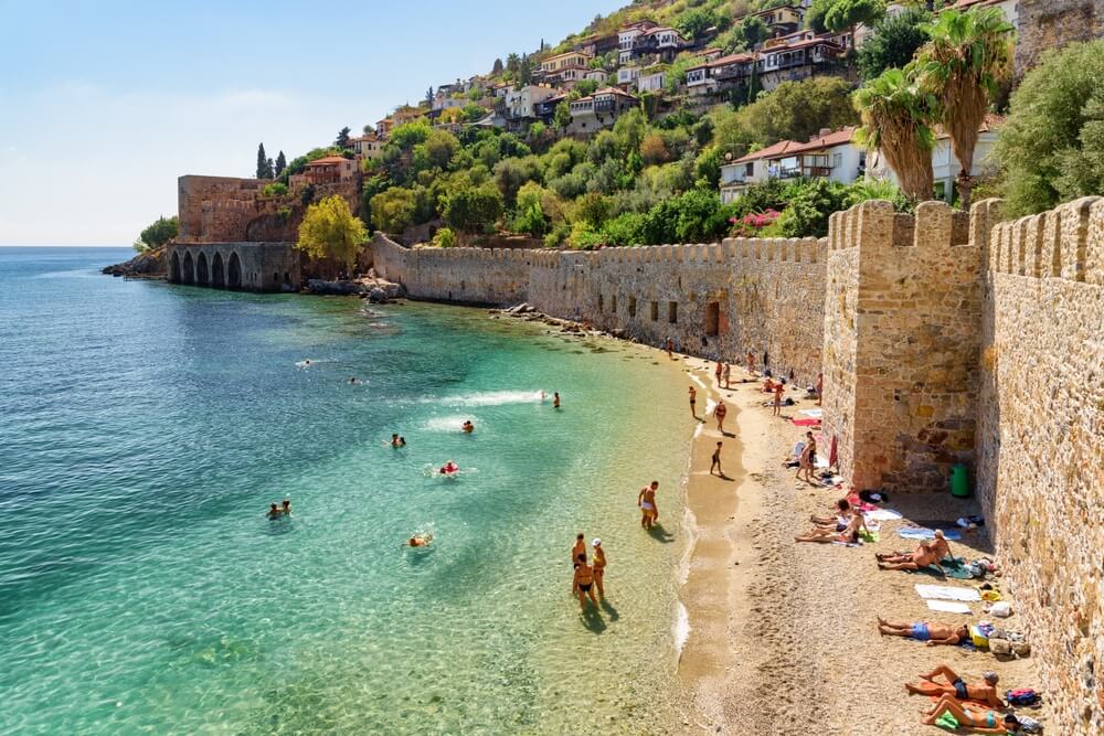 Alanya est une station balnéaire moderne si vous venez visiter la Turquie ©Shutterstock
