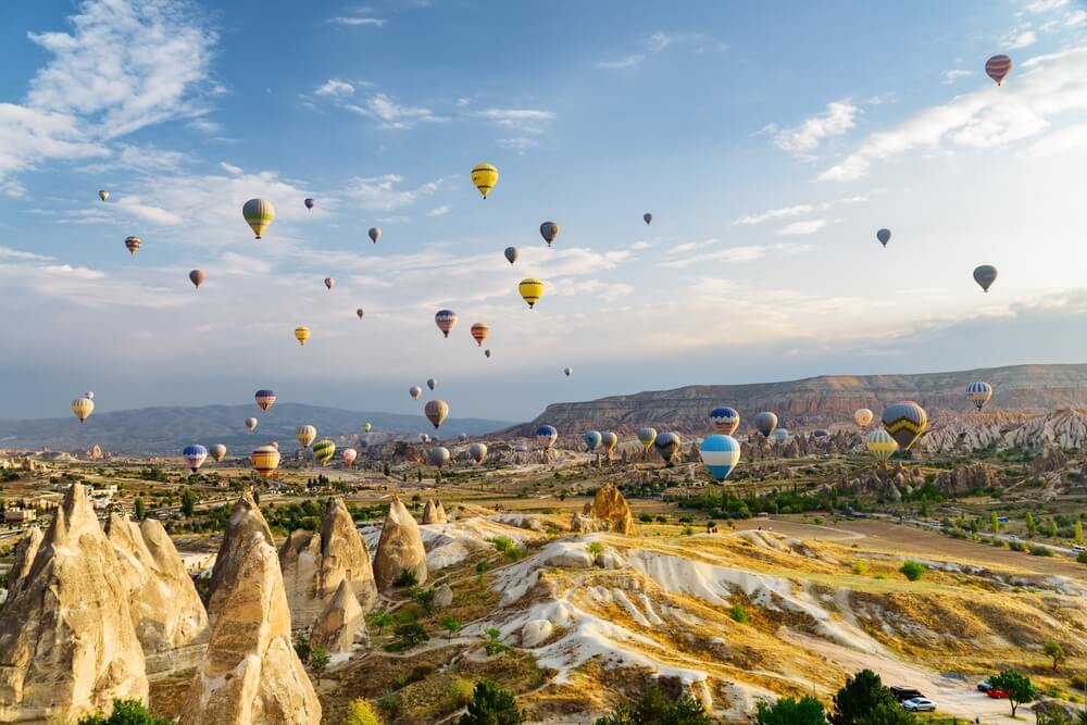 Survoler la Cappadoce en montgolfière avec ses étranges monolithes ©Shutterstock