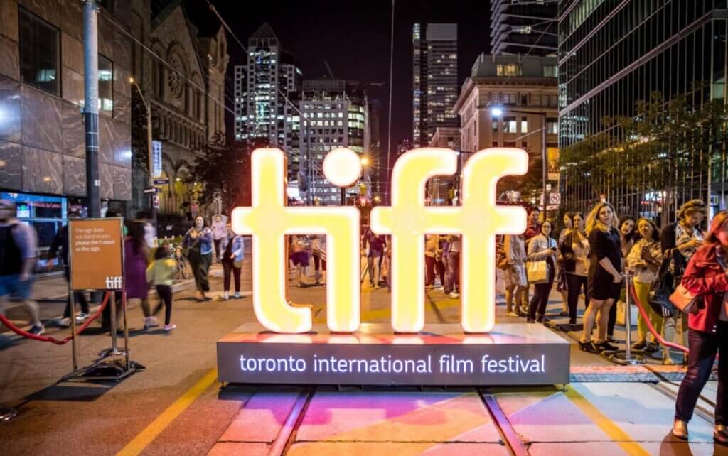Le logo du Toronto International Fil Festival au milieu de la ville ©Shutterstock