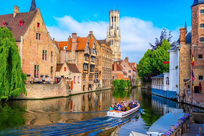Naviguez sur le canal de Bruges ©AdobeStock