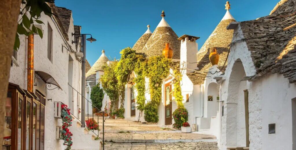 La ville d'Alberobello en Italie et ses trulli ©Palazzo Scotto