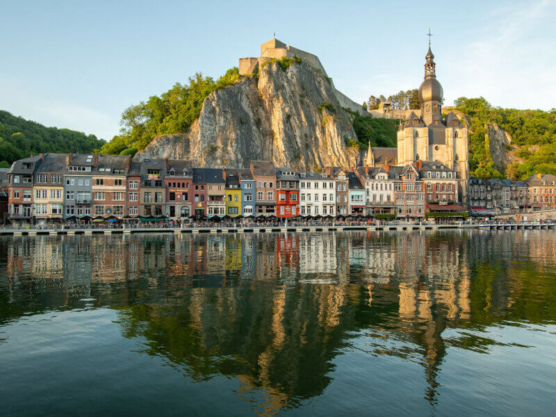 Découvrez la superbe ville de Dinant a bord de la Meuse ©Martin Dellicour