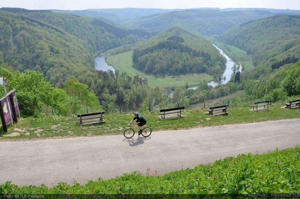 Découvrez le paysage donnant sur le Tombeau du Géant ©FTLB-PWillems