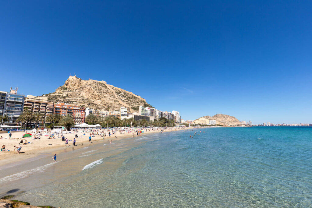 Flânez sur la plage del Postiguet à Alicante ©Angel L. Valero