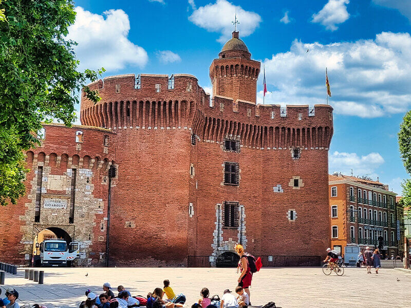 Le Castillet est l'un des monuments phares de la ville si vous venez visiter Perpignan © tourisme-pyreneesorientales.com