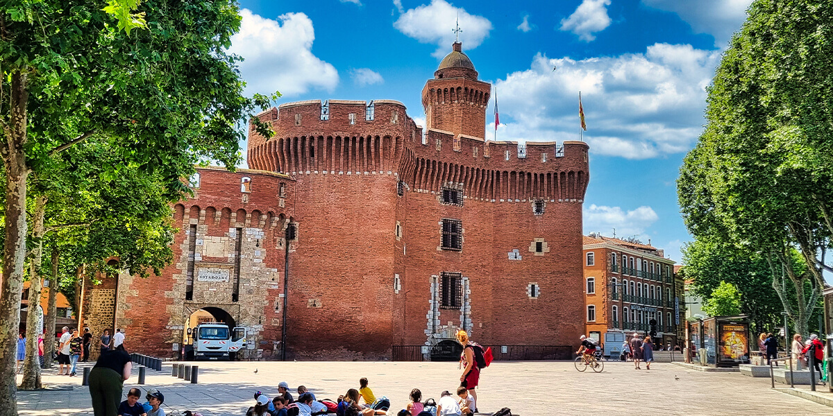 Le Castillet est l'un des monuments phares de la ville si vous venez visiter Perpignan © tourisme-pyreneesorientales.com