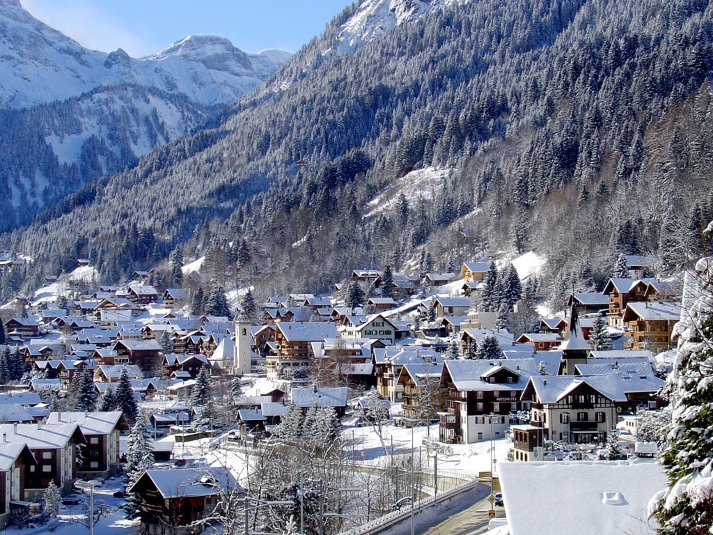 Vue aérienne sur la station de Champéry © Snowplaza