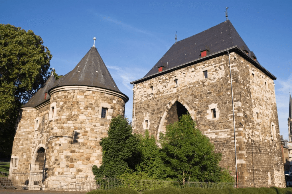 Le Ponttor est une imposante porte fortifiée © Aachen Tourism