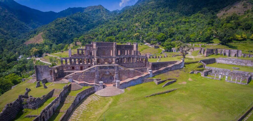 Accédez au superbe Palais Sans Souci ©Visit Haiti