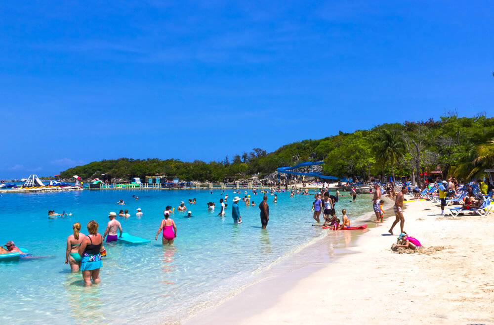 Venez vous rafraîchir sur la plage de Labadie ©Shutterstock