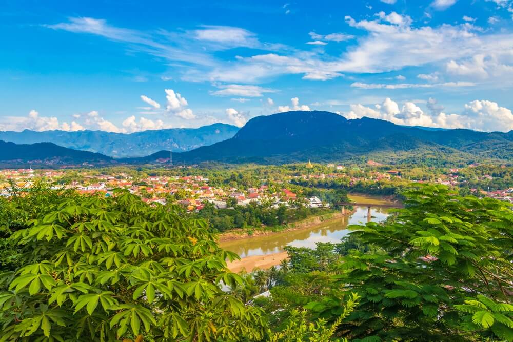 Vue sur le Mékong et sur la ville de Luang Prabang au Laos ©Shutterstock