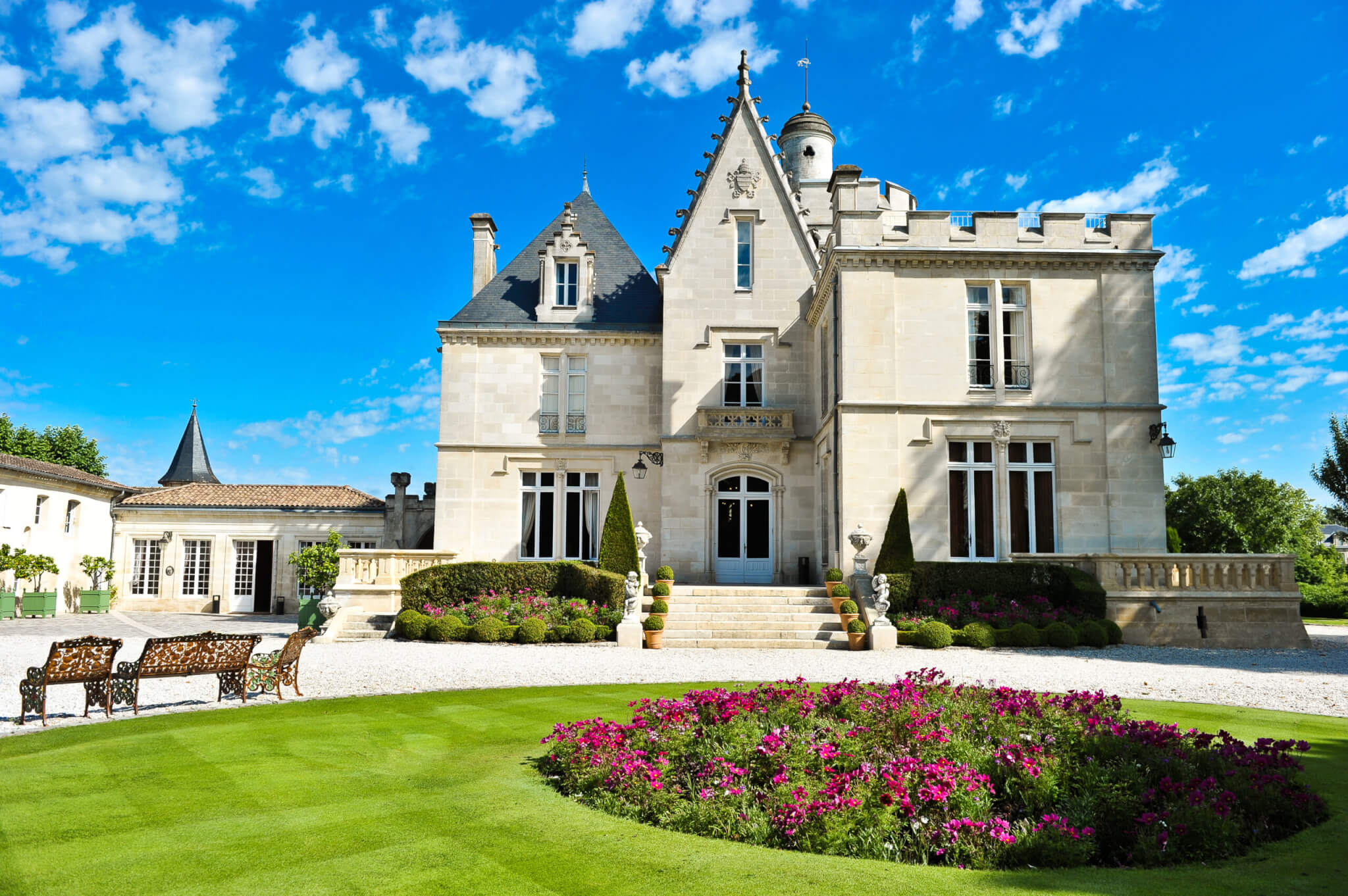 Le château Pape Clément un grand cru classé abordable ©yvesbeck.wine
