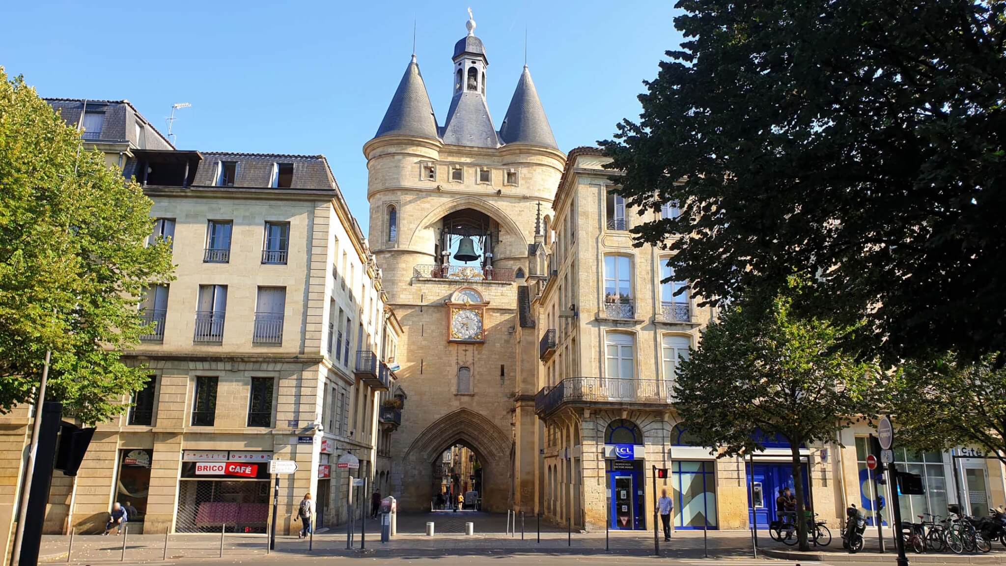 Arpentez les rues de Bordeaux et découvrez la Grosse Cloche ©Voyages et Evasions
