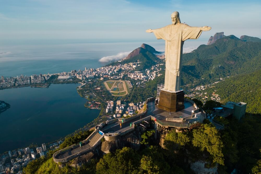 Le Christ Rédempteur, trônant au sommet du Corcovado et de Rio de Janeiro ©Shutterstock