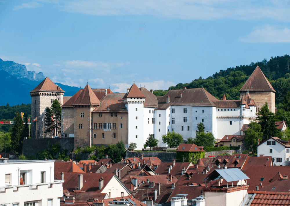 Vue panoramique du Musée-Château d'Annecy © Auvergne-Rhône-Alpes Tourisme