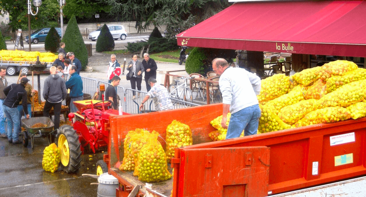 Fête du Bidoyon à Sévrier près d'Annecy en automne © Dauphiné Libéré
