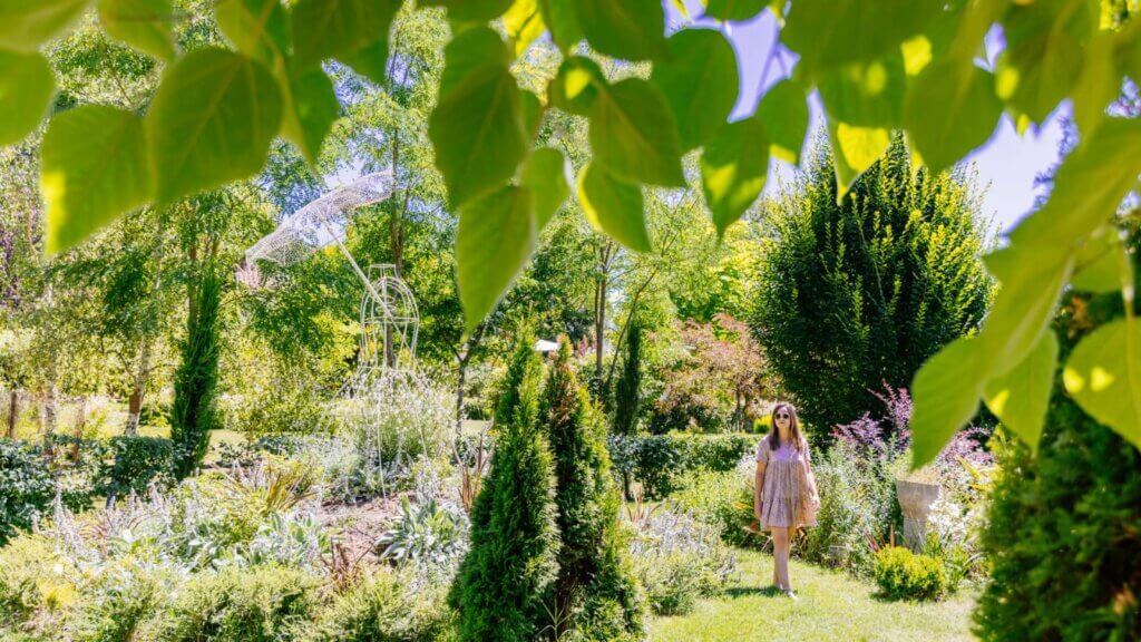 Promenez-vous dans le décor féérique des Jardins du Coq ©Sud Charente Tourisme