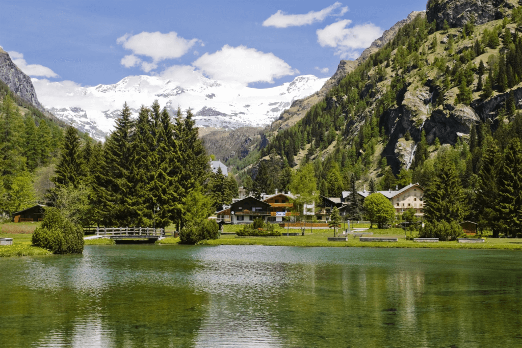 Gressoney Saint-Jean l'un des plus beaux village du Val d'Aoste © Culture Heritage