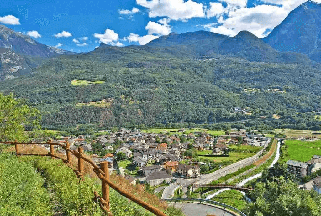 Donnas et randonner sur la Haute-Route ou route romaine des Gaulois © Bimbe in Viaggio