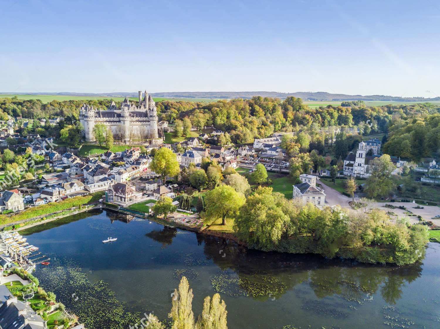 Vue aerienne sur la séduisante ville de Compiègne ©grandprix events