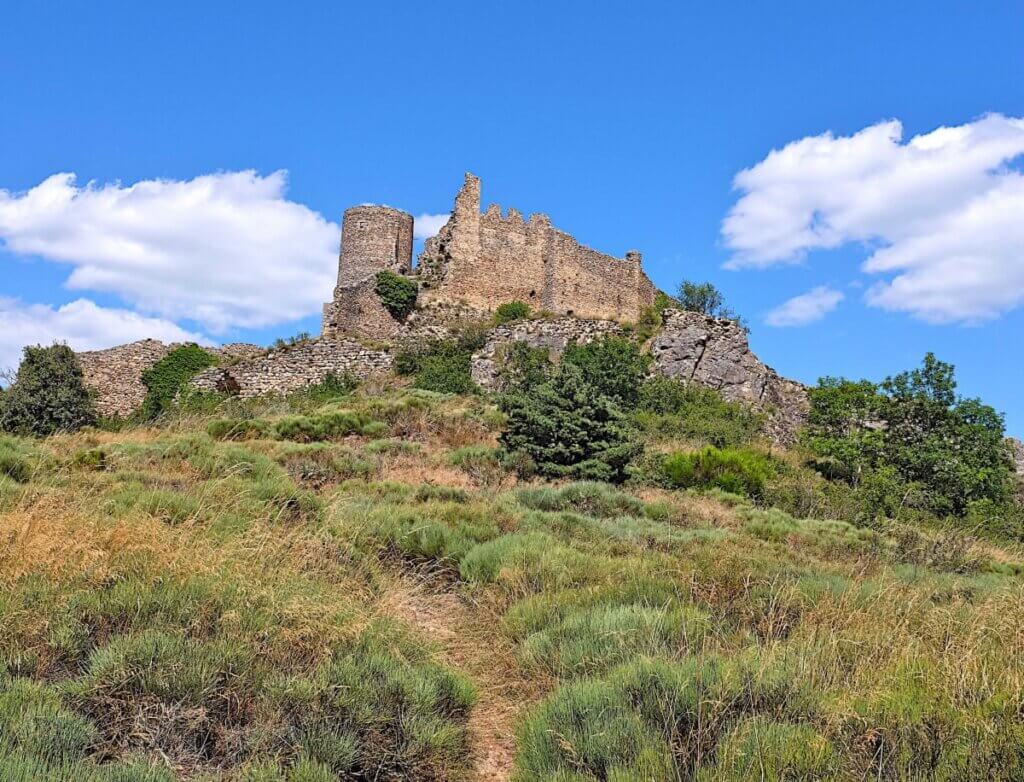 Visitez les ruines du château de Couzan dans la Loire ©Decathlon Outdoor