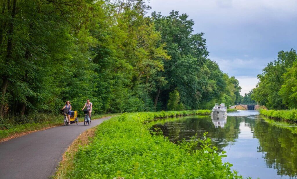 Arpentez la Véloire pour visiter la Loire ©Roannais Tourisme