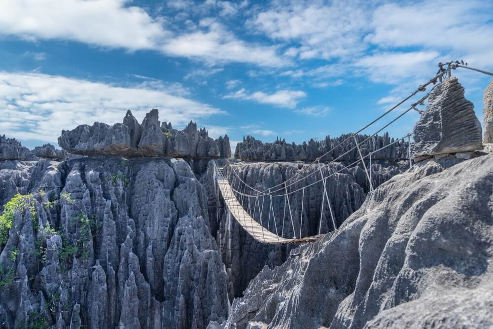 Les impressionnantes formations rocheuses du parc national de Tsingy de Bemaraha à Madagascar ©Shutterstock