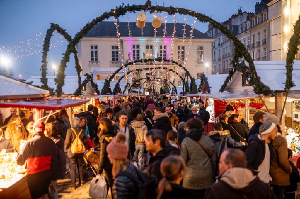 Baladez-vous dans les allées du marché de Noël de Nantes, à l'affût de bons plans ©Marché de Noël de Nantes