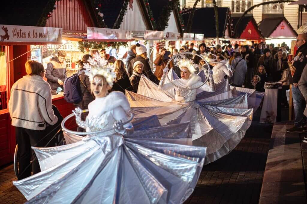 L'un des nombreux spectacles dans les allées du marché de Noël de Nantes ©Marché de Noël de Nantes