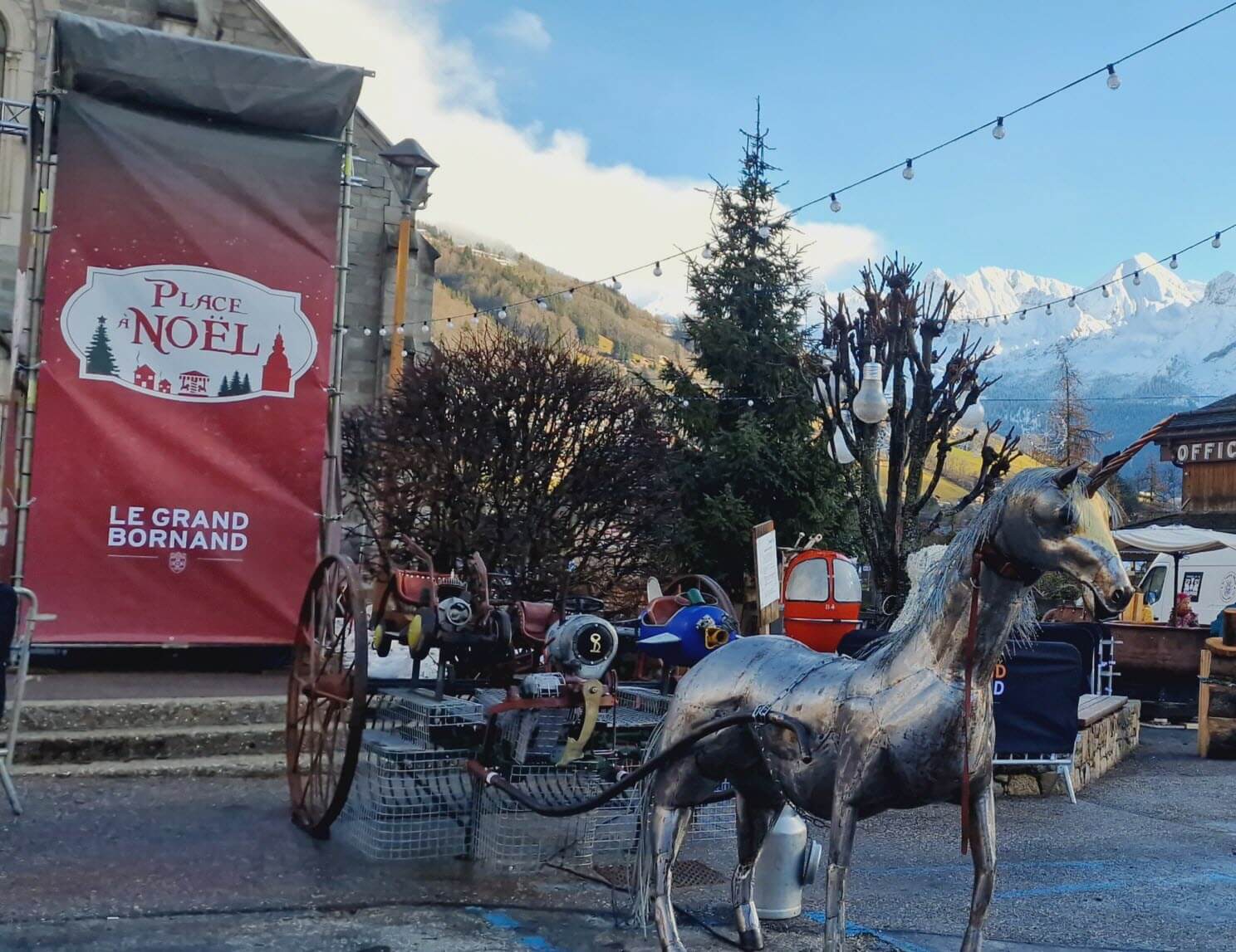 Le village du Grand Bornand accueillant son marché de Noël "Place à Noël" ©Le Dauphiné Libéré