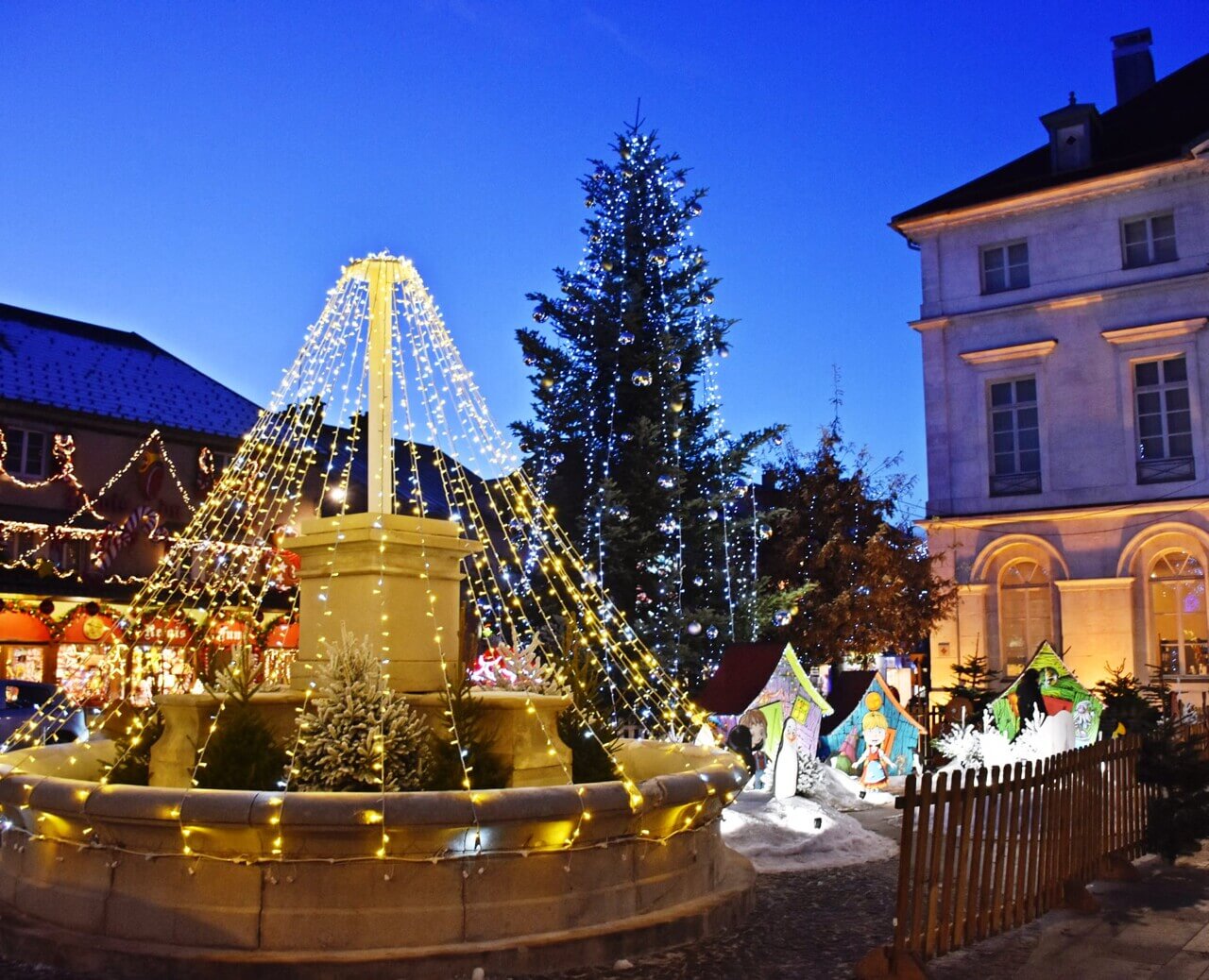 La ville de Champagnole décorée pour les fêtes ©Ville de Champagnole