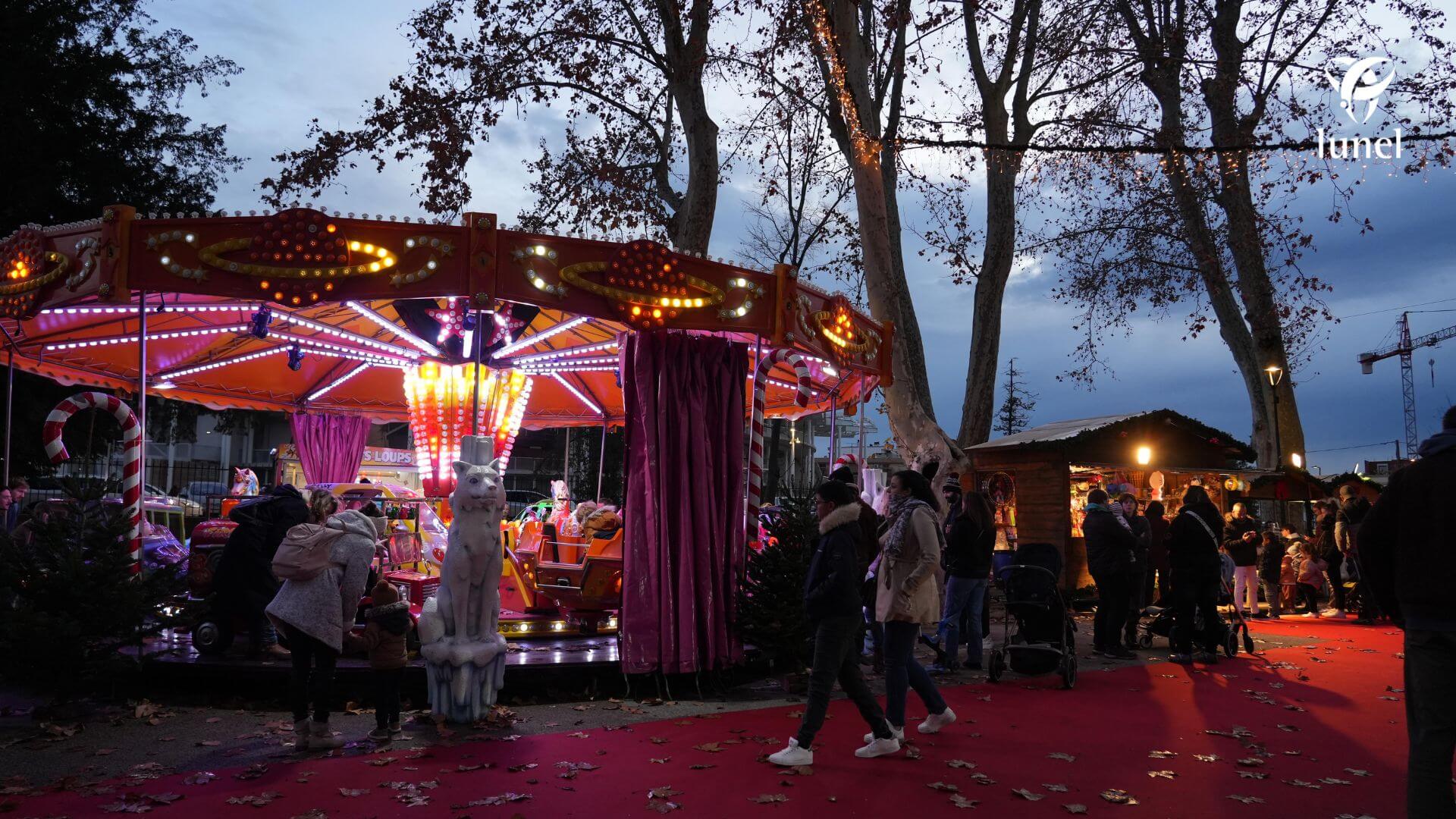 Les Manèges et les chalets présents sur le marché de Noël de Lunel ©Ville de Lunel