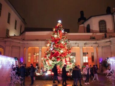 Le Grand Hôtel Dieu à Lyon sublimé par son sapin de Noël © Lyon CityCrunch