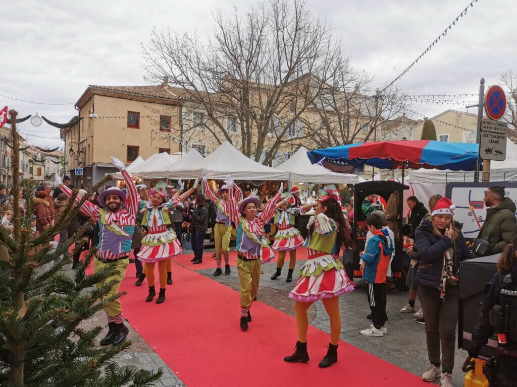 Le festif et convivial marché de Noël de Pierrelatte ©Le Dauphiné Libéré