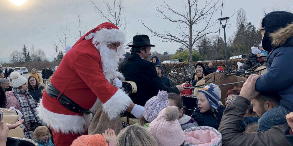 Le Père Noël présent lors de la Féérie de Noël à Annecy-le-Vieux ©Comité des Fêtes d'Annecy-le-Vieux