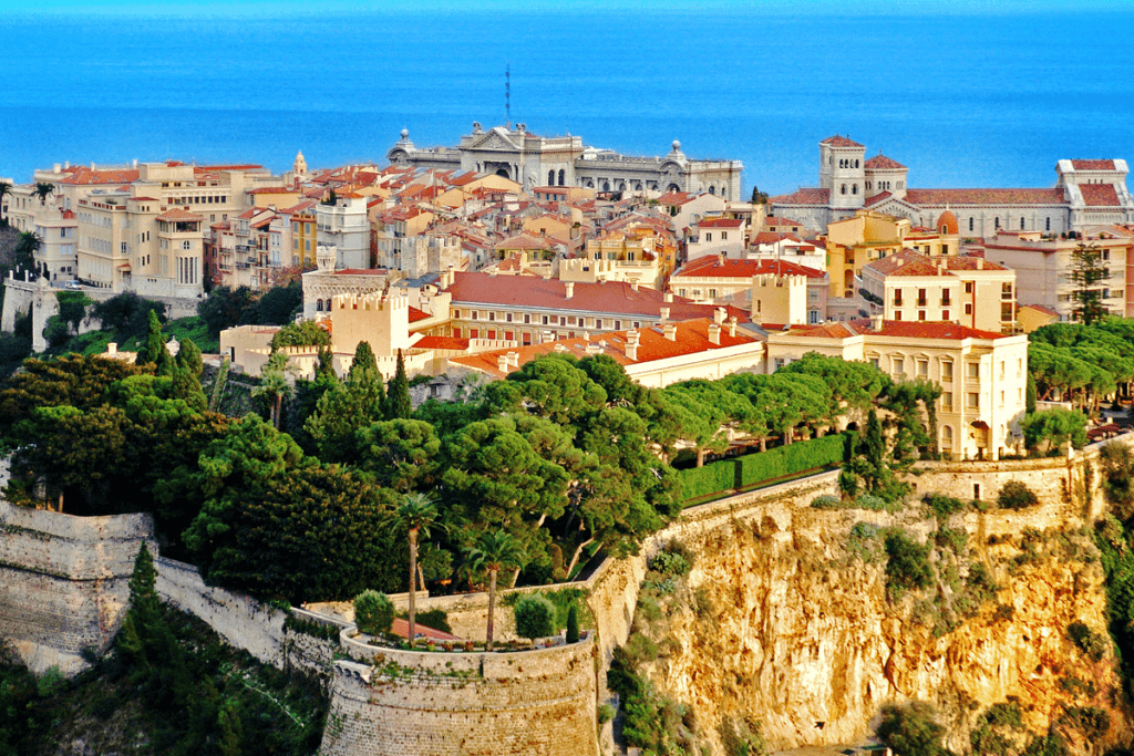 Le quartier du Rocher est le coeur historique de Monaco-Ville © Wikipedia